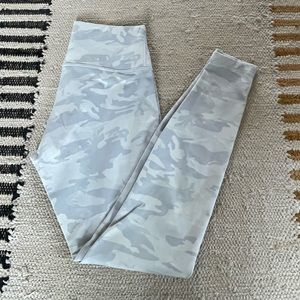 Wunder Under High-Rise Tight - light camo size 10